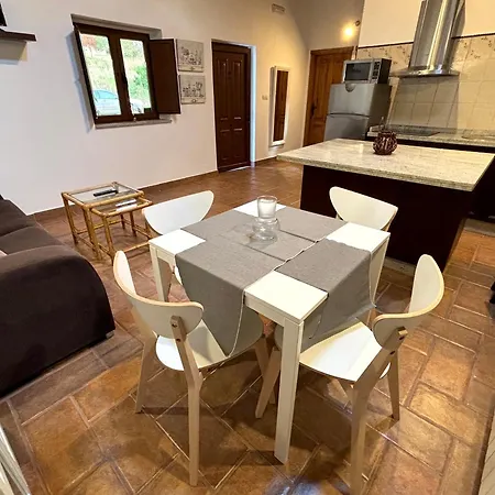 Alojamento de Acomodação e Pequeno-almoço As Casinas Porto De Bois 3*